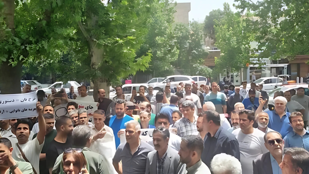خانم مریم رجوی -تظاهرات نانوایان۲-مشهد